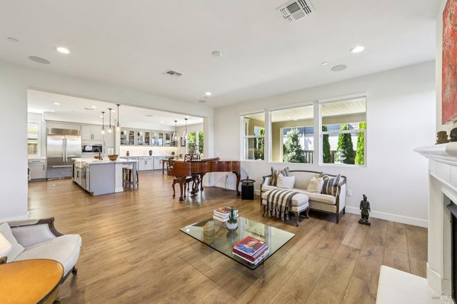 2453 Francisco Ave, Santa Rosa, CA 95403