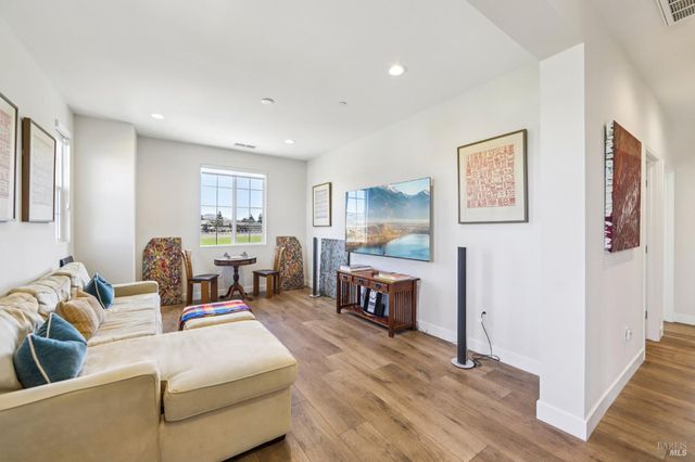 2453 Francisco Ave, Santa Rosa, CA 95403