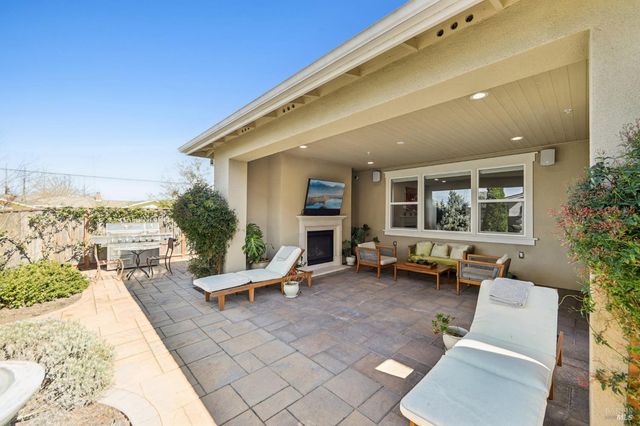 2453 Francisco Ave, Santa Rosa, CA 95403