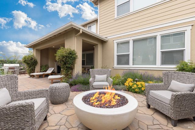 2453 Francisco Ave, Santa Rosa, CA 95403