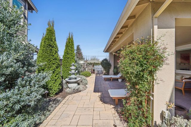 2453 Francisco Ave, Santa Rosa, CA 95403