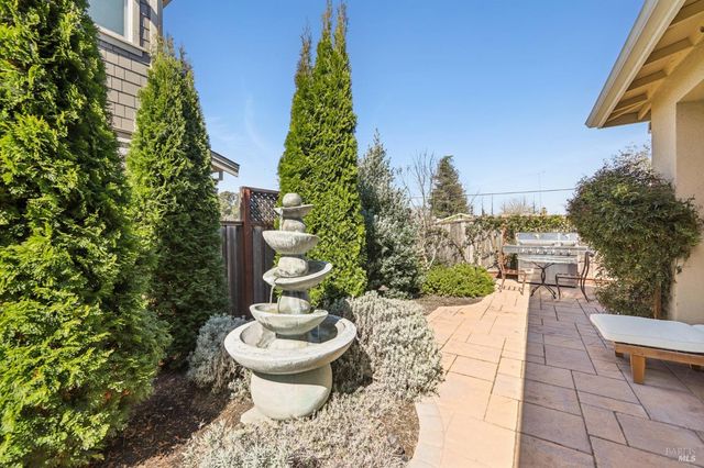 2453 Francisco Ave, Santa Rosa, CA 95403