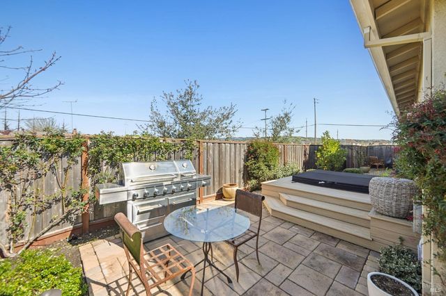 2453 Francisco Ave, Santa Rosa, CA 95403