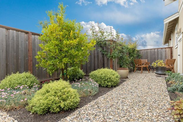 2453 Francisco Ave, Santa Rosa, CA 95403