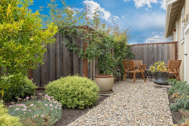 2453 Francisco Ave, Santa Rosa, CA 95403