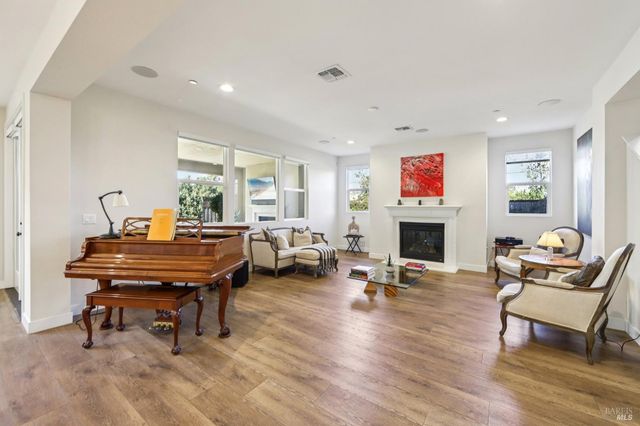 2453 Francisco Ave, Santa Rosa, CA 95403