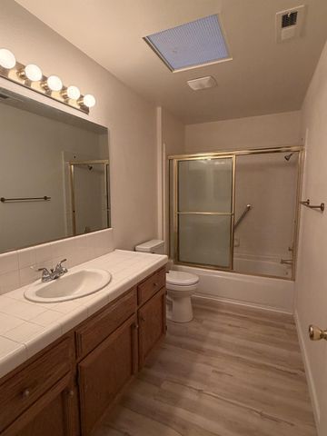 2504 Riverview Drive, Madera, CA 93637