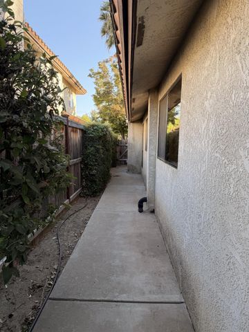 2504 Riverview Drive, Madera, CA 93637