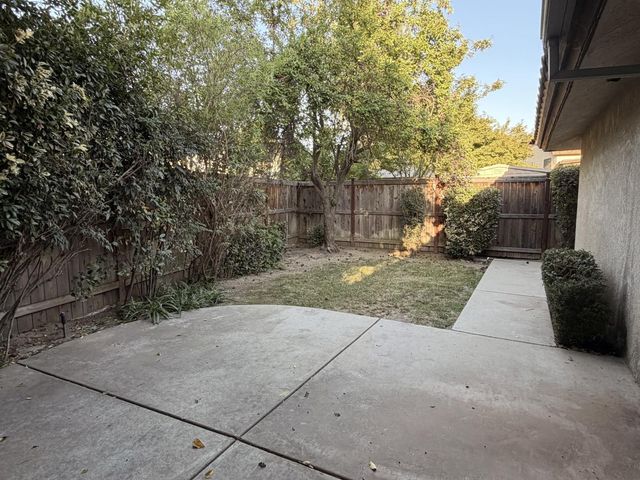 2504 Riverview Drive, Madera, CA 93637
