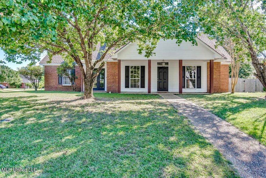 301 White Oak Drive, Brandon, MS 39047