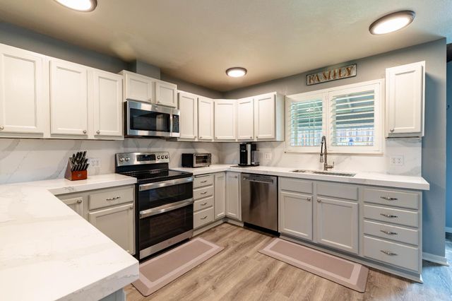 4760 Holly Dr, Shingle Springs, CA 95682