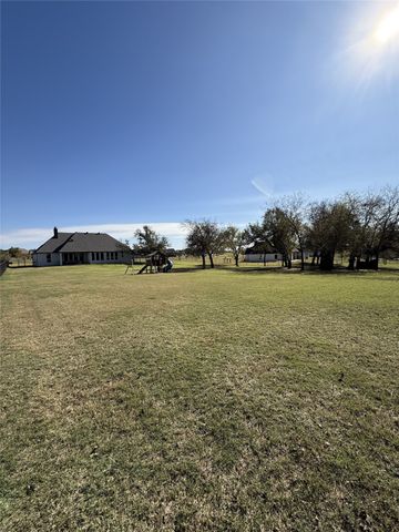 235 Columbia Court, Springtown, TX 76082