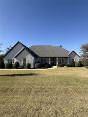 235 Columbia Court, Springtown, TX 76082