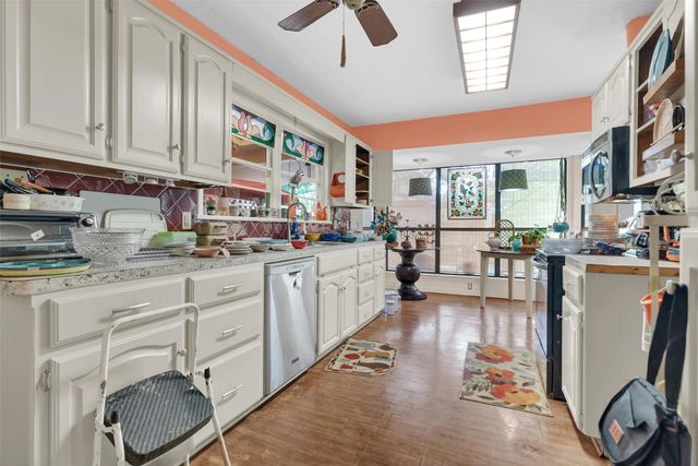 703 N Holly Avenue, Sherman, TX 75092