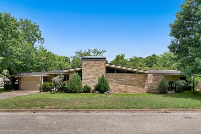703 N Holly Avenue, Sherman, TX 75092