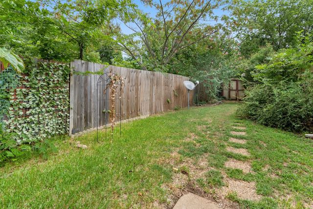 703 N Holly Avenue, Sherman, TX 75092