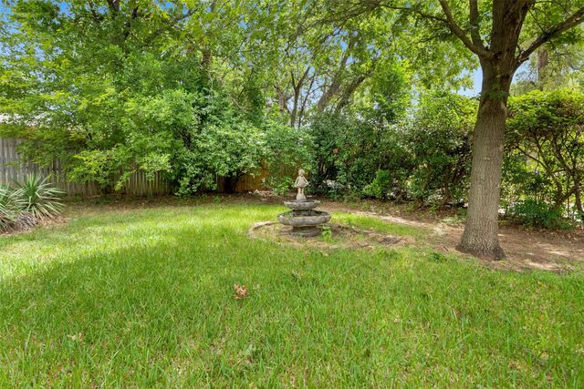 703 N Holly Avenue, Sherman, TX 75092
