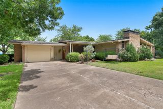 703 N Holly Avenue, Sherman, TX 75092