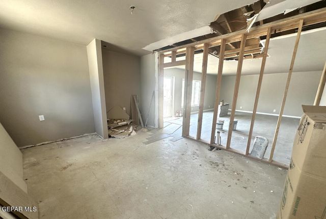 300 S 7th Street Street, Anthony, TX 79821