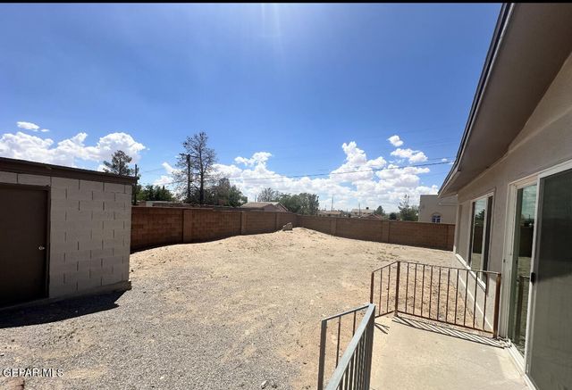 300 S 7th Street Street, Anthony, TX 79821