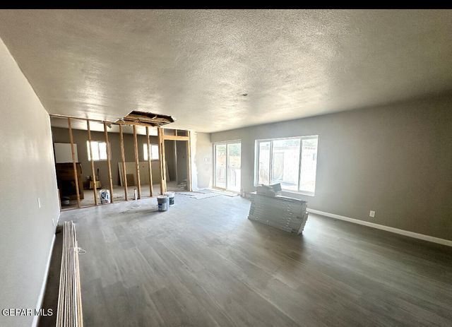 300 S 7th Street Street, Anthony, TX 79821