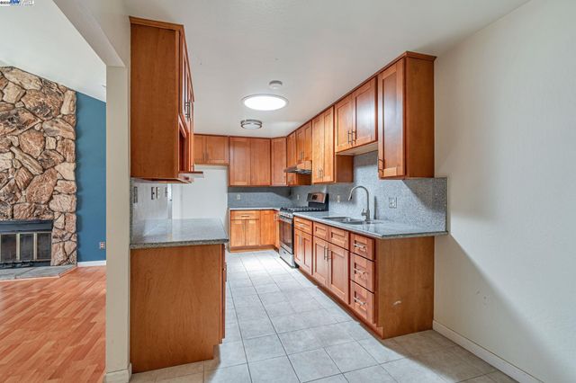 2538 E 16Th St, Oakland, CA 94601
