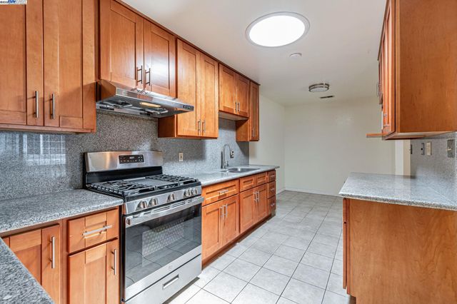 2538 E 16Th St, Oakland, CA 94601