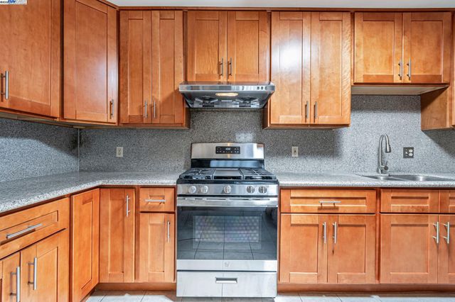 2538 E 16Th St, Oakland, CA 94601