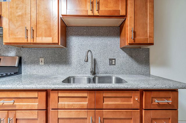 2538 E 16Th St, Oakland, CA 94601