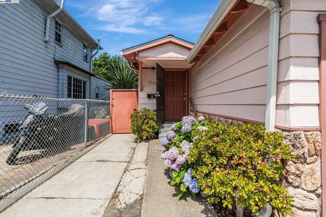2538 E 16Th St, Oakland, CA 94601