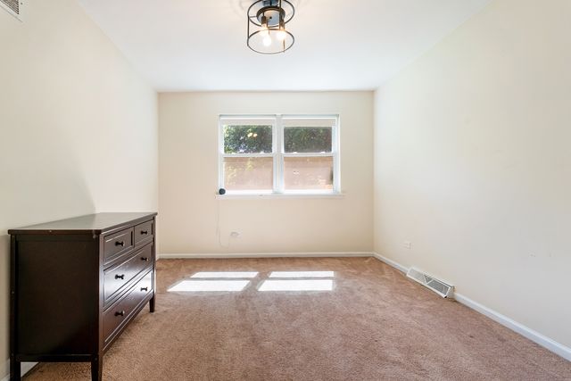 926 S Cedar Road, New Lenox, IL 60451