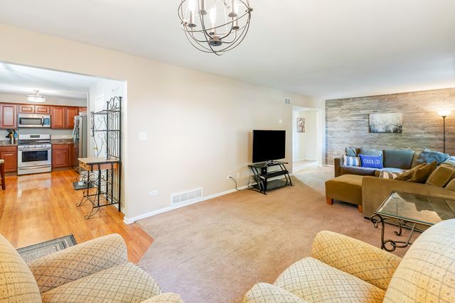 926 S Cedar Road, New Lenox, IL 60451