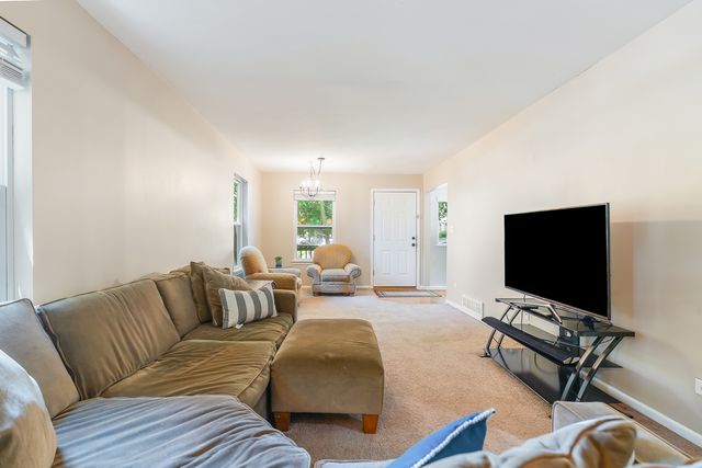 926 S Cedar Road, New Lenox, IL 60451