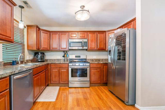 926 S Cedar Road, New Lenox, IL 60451