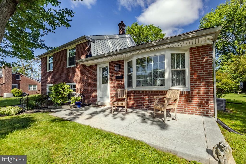 105 LOMBARDY DRIVE, Wallingford, PA 19086