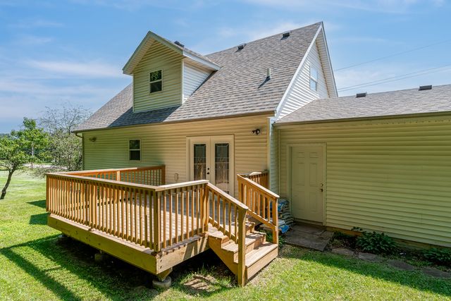 1148 Valley Drive, Riverdale, IA 52722