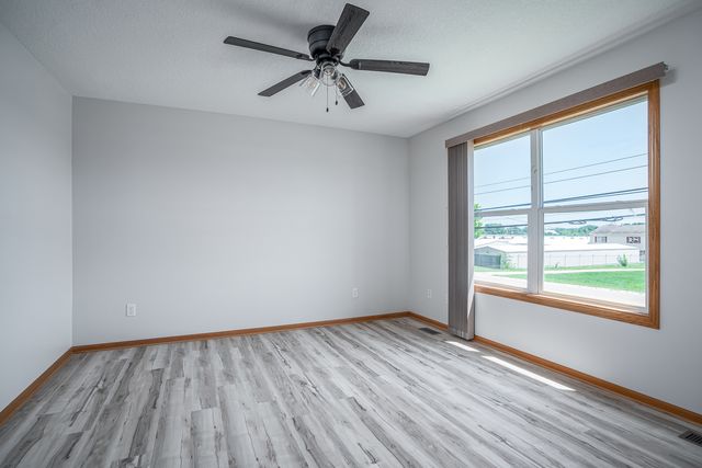 1148 Valley Drive, Riverdale, IA 52722