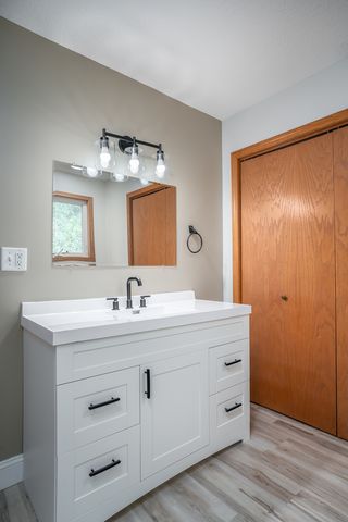 1148 Valley Drive, Riverdale, IA 52722