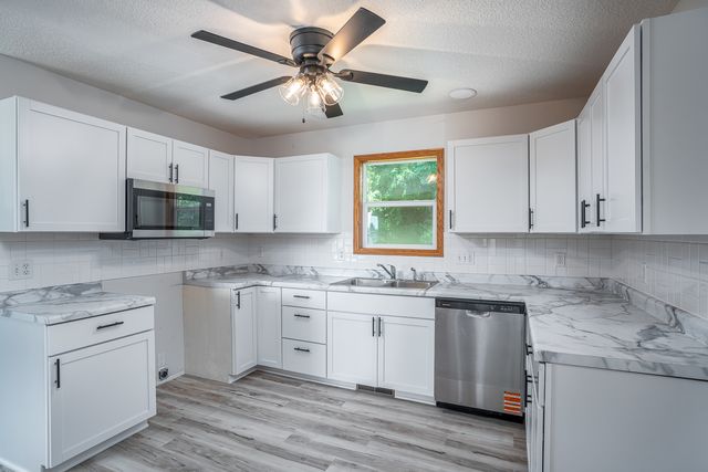 1148 Valley Drive, Riverdale, IA 52722