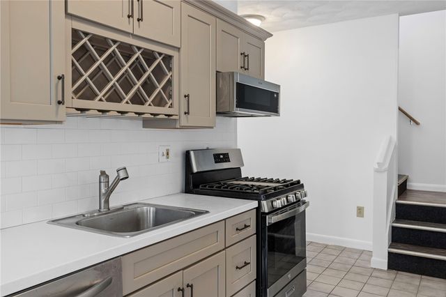 52 Blake Street, Warwick, RI 02889