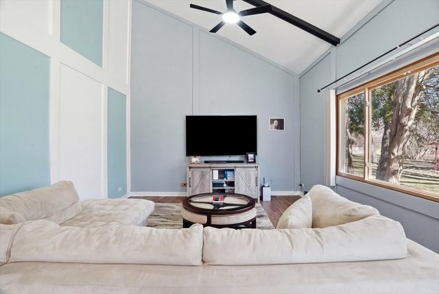 422 PEMBROKE Road SW, Poplar Grove, IL 61065