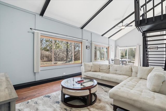 422 PEMBROKE Road SW, Poplar Grove, IL 61065