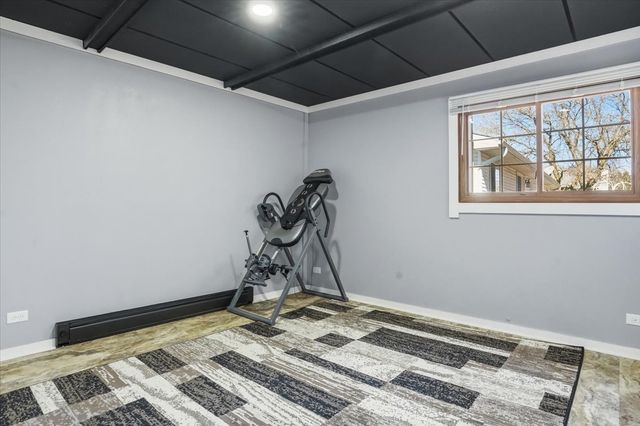 422 PEMBROKE Road SW, Poplar Grove, IL 61065