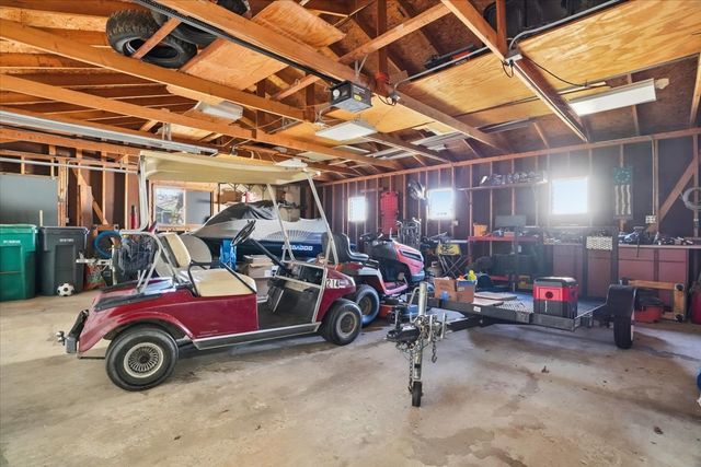 422 PEMBROKE Road SW, Poplar Grove, IL 61065