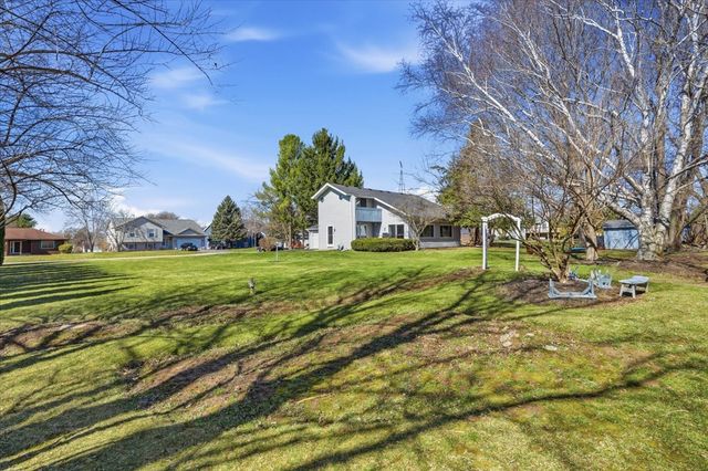 422 PEMBROKE Road SW, Poplar Grove, IL 61065