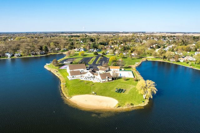 422 PEMBROKE Road SW, Poplar Grove, IL 61065