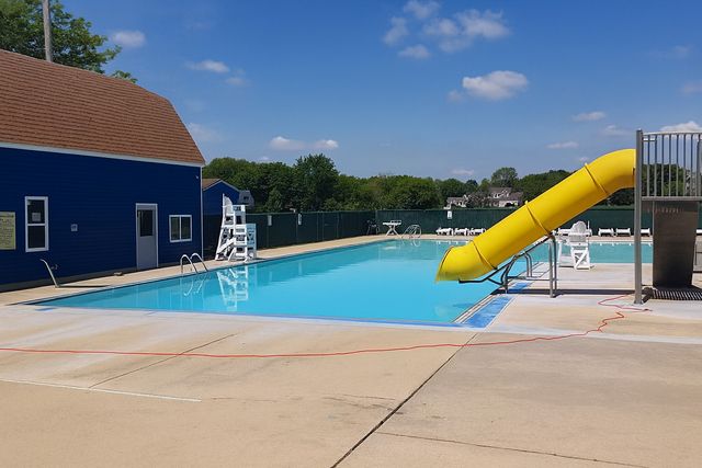 422 PEMBROKE Road SW, Poplar Grove, IL 61065