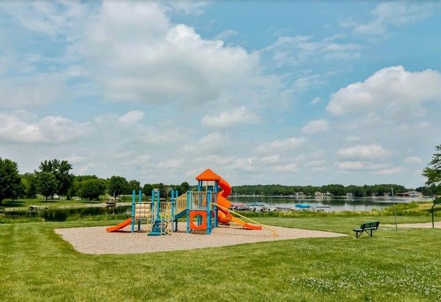 422 PEMBROKE Road SW, Poplar Grove, IL 61065