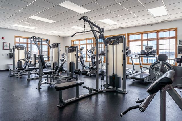 422 PEMBROKE Road SW, Poplar Grove, IL 61065