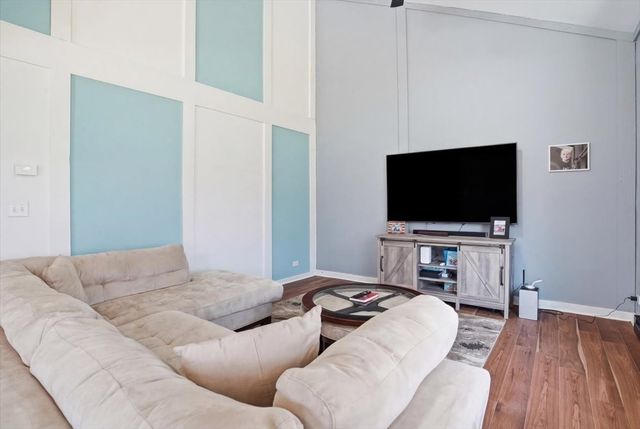 422 PEMBROKE Road SW, Poplar Grove, IL 61065